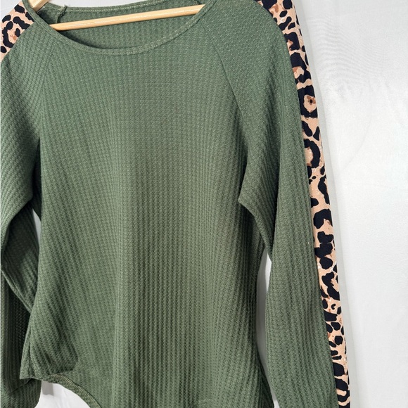 SHEIN Waffle Knit Long Sleeve Top Green w/ Leopard Stripe Size Large - Picture 5 of 8